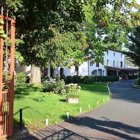 Logis Le Parc De Geoffroy Hotell 4*