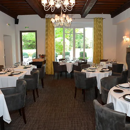 Logis Le Parc De Geoffroy מלון