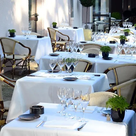 Logis Le Parc De Geoffroy מלון