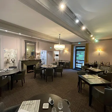 Logis Le Parc De Geoffroy 호텔 4*