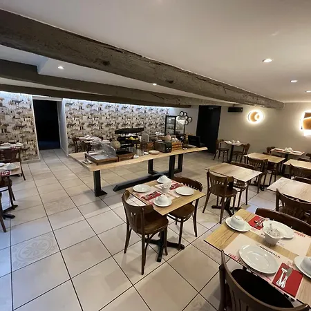 Hotell Logis Le Parc De Geoffroy 4*