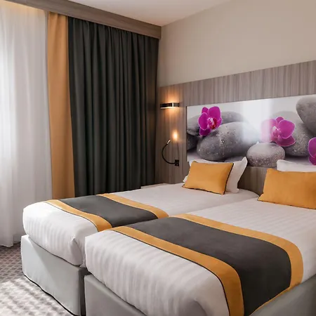 Logis Le Parc De Geoffroy מלון טייר