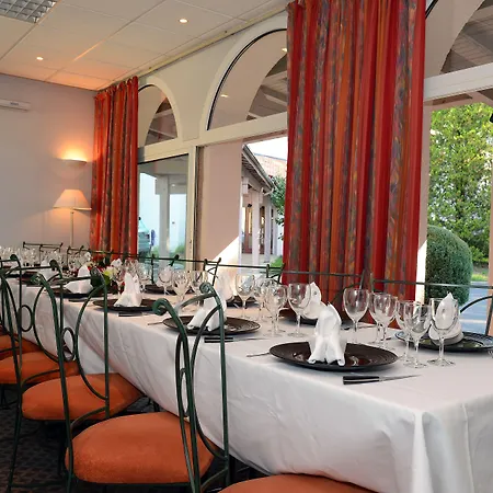 Logis Le Parc De Geoffroy Hotell 4*