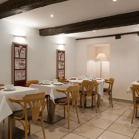 Logis Le Parc De Geoffroy מלון