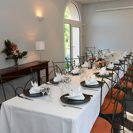 Hotell Logis Le Parc De Geoffroy 4*