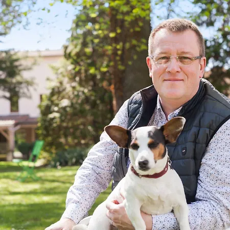 מלון Logis Le Parc De Geoffroy 4*