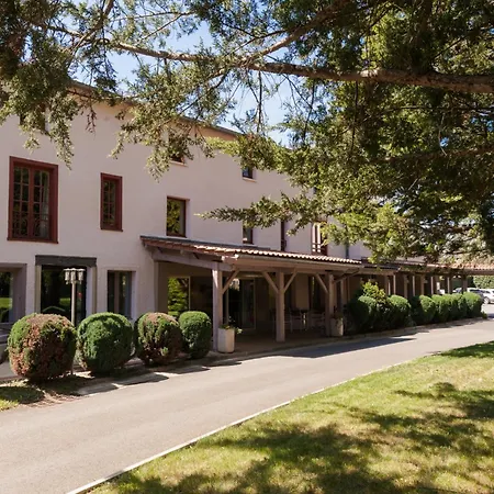 Logis Le Parc De Geoffroy Hotell 4*