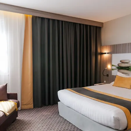 מלון Logis Le Parc De Geoffroy 4*