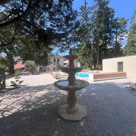 Logis Le Parc De Geoffroy Hotell