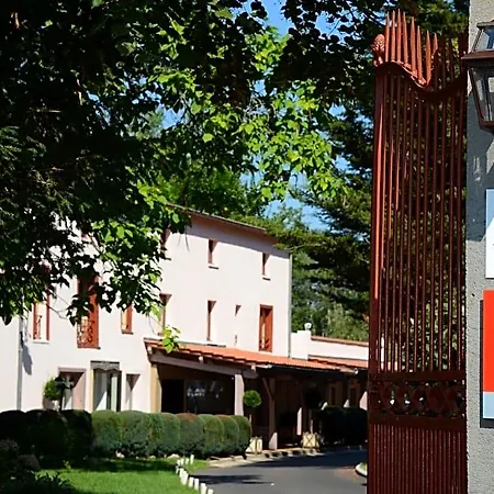 Logis Le Parc De Geoffroy Hotel