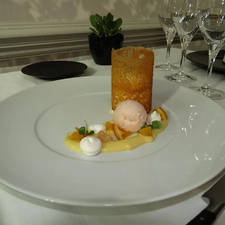 מלון Logis Le Parc De Geoffroy 4*