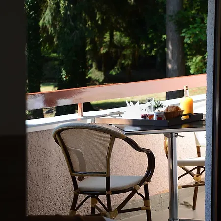 Hotel Logis Le Parc De Geoffroy 4*