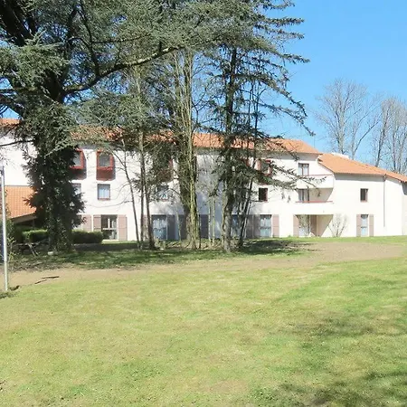 Logis Le Parc De Geoffroy מלון