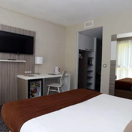 Logis Le Parc De Geoffroy 4* טייר