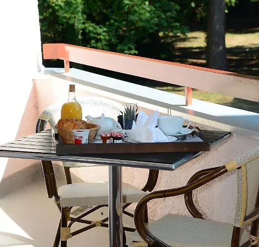 Hotell Logis Le Parc De Geoffroy 4*