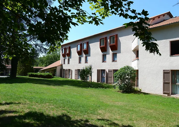 Logis Le Parc De Geoffroy Hotel 4*