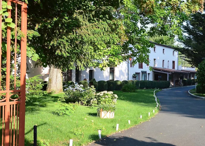 Logis Le Parc De Geoffroy Hotell 4*