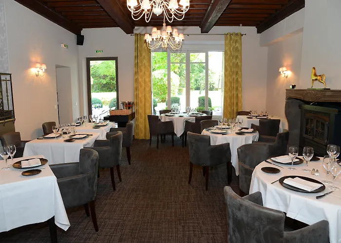 Logis Le Parc De Geoffroy Hotel