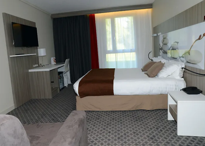 Hotell Logis Le Parc De Geoffroy Thiers