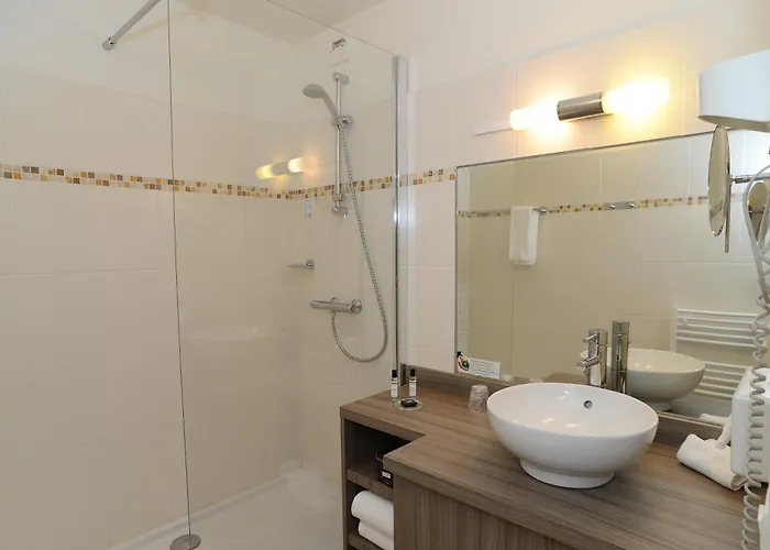 Hotell Logis Le Parc De Geoffroy Thiers