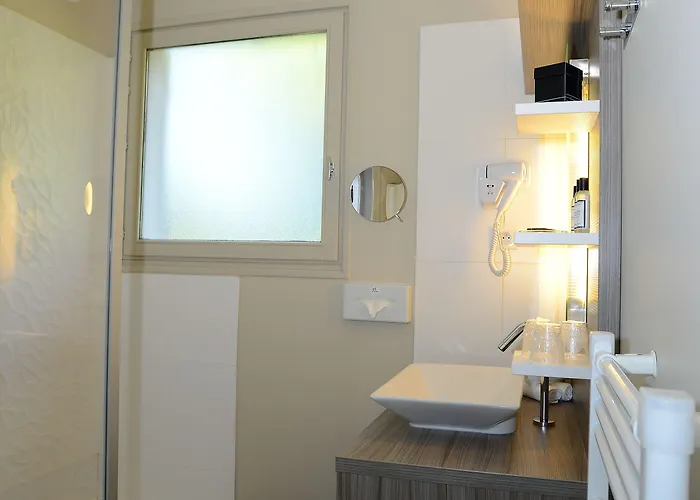 Logis Le Parc De Geoffroy Hotell Thiers