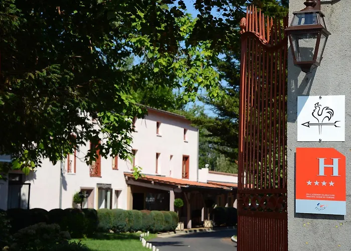 Logis Le Parc De Geoffroy Hotel 4*