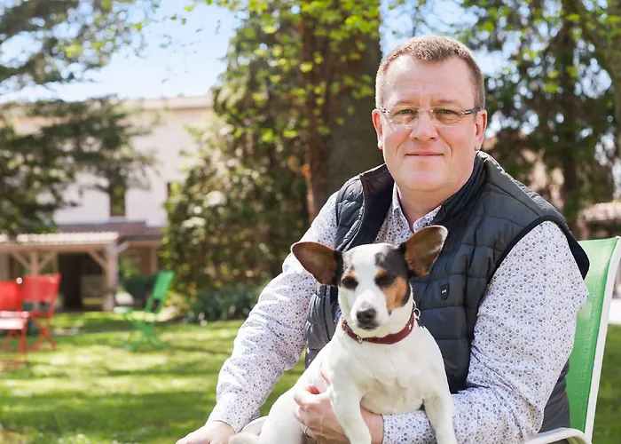 Hotel Logis Le Parc De Geoffroy 4*