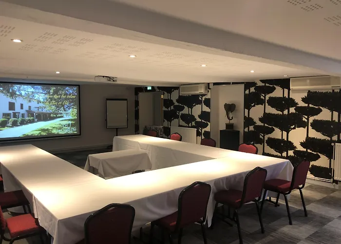 Logis Le Parc De Geoffroy Hotell 4*