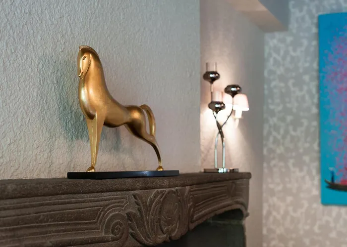 Logis Le Parc De Geoffroy Hotell 4*