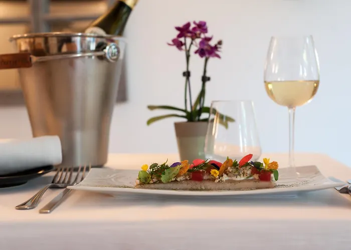 Logis Le Parc De Geoffroy Hotel 4*