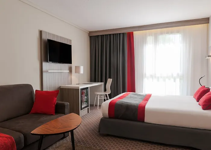 Hotel Logis Le Parc De Geoffroy 4*