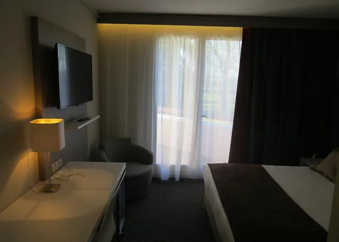 Hotel Logis Le Parc De Geoffroy