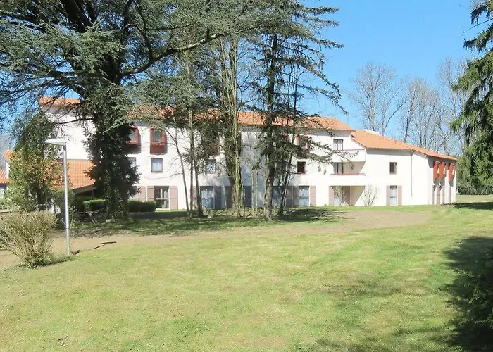Logis Le Parc De Geoffroy Hotell