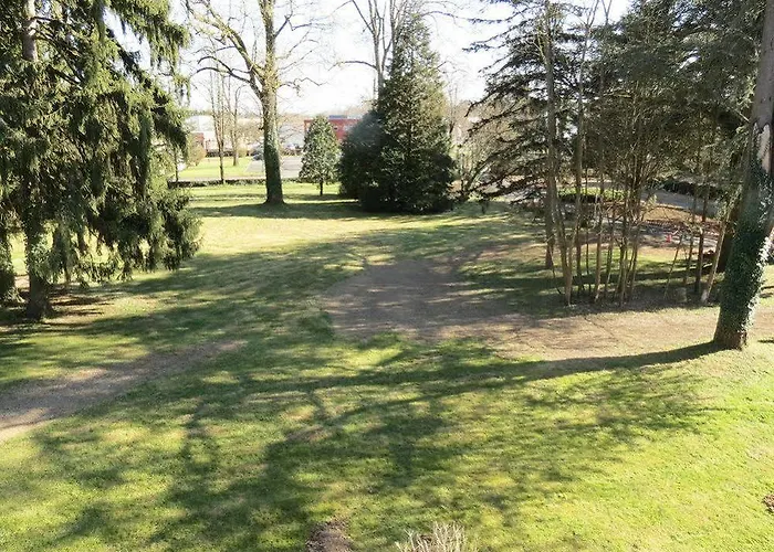 Logis Le Parc De Geoffroy 4*